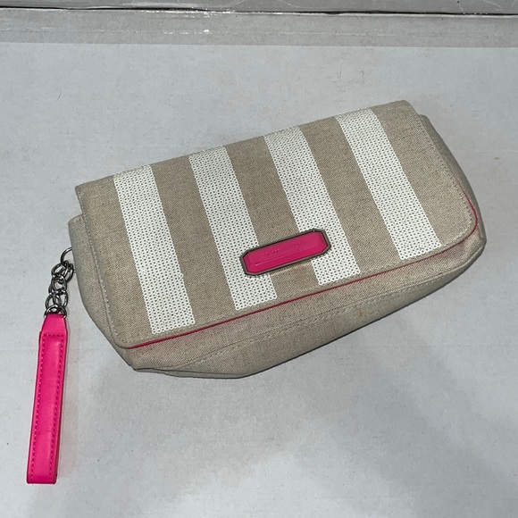 Victoria's Secret Handbags - Victorias Secret small wristlet clutch